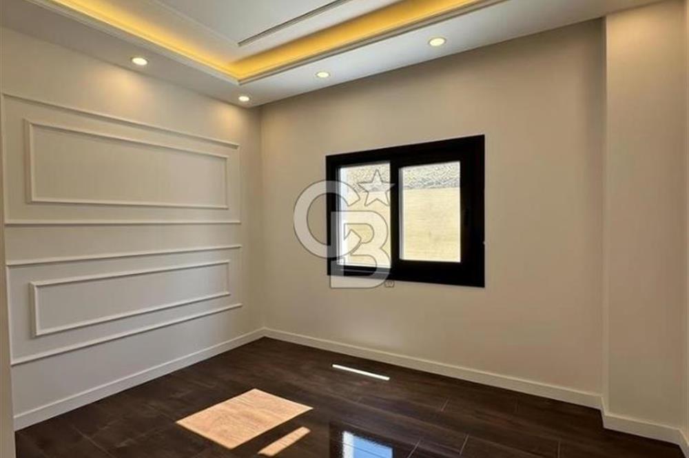 Büyükçekmece'de Deniz Manzaralı Sıfır 6+1 Teraslı Satılık Villa