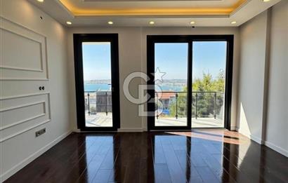 Büyükçekmece'de Deniz Manzaralı Sıfır 6+1 Teraslı Satılık Villa