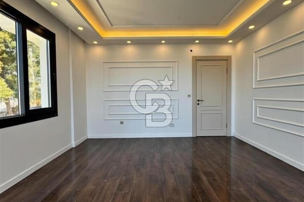 Büyükçekmece'de Deniz Manzaralı Sıfır 6+1 Teraslı Satılık Villa