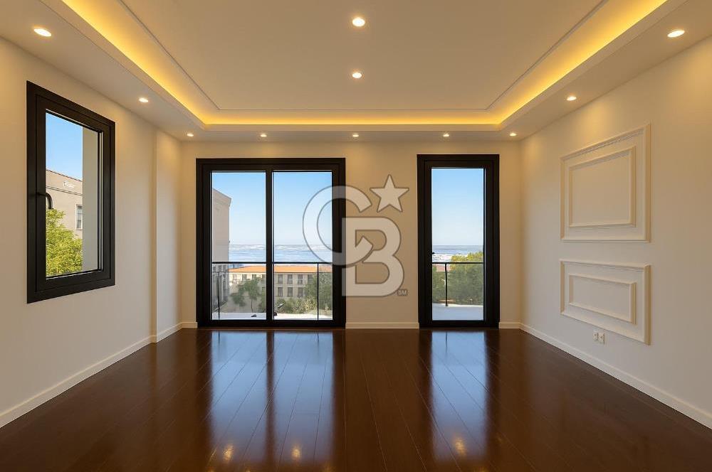 Büyükçekmece'de Deniz Manzaralı Sıfır 6+1 Teraslı Satılık Villa