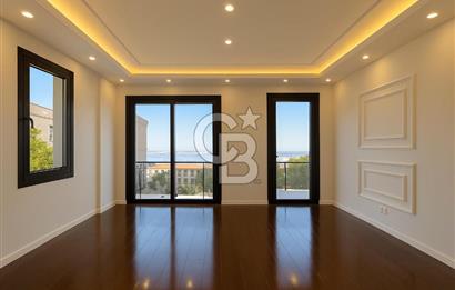 Büyükçekmece'de Deniz Manzaralı Sıfır 6+1 Teraslı Satılık Villa