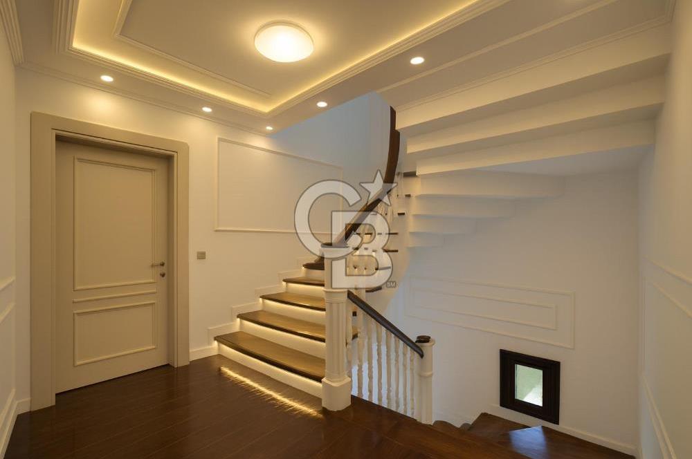 Büyükçekmece'de Deniz Manzaralı Sıfır 6+1 Teraslı Satılık Villa