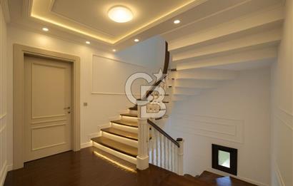 Büyükçekmece'de Deniz Manzaralı Sıfır 6+1 Teraslı Satılık Villa