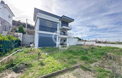 Kuşadası Yaylaköy de deniz manzaralı 7+1 tam müstakil villa
