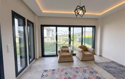 Kuşadası Yaylaköy de deniz manzaralı 7+1 tam müstakil villa