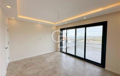 Kuşadası Yaylaköy de deniz manzaralı 7+1 tam müstakil villa