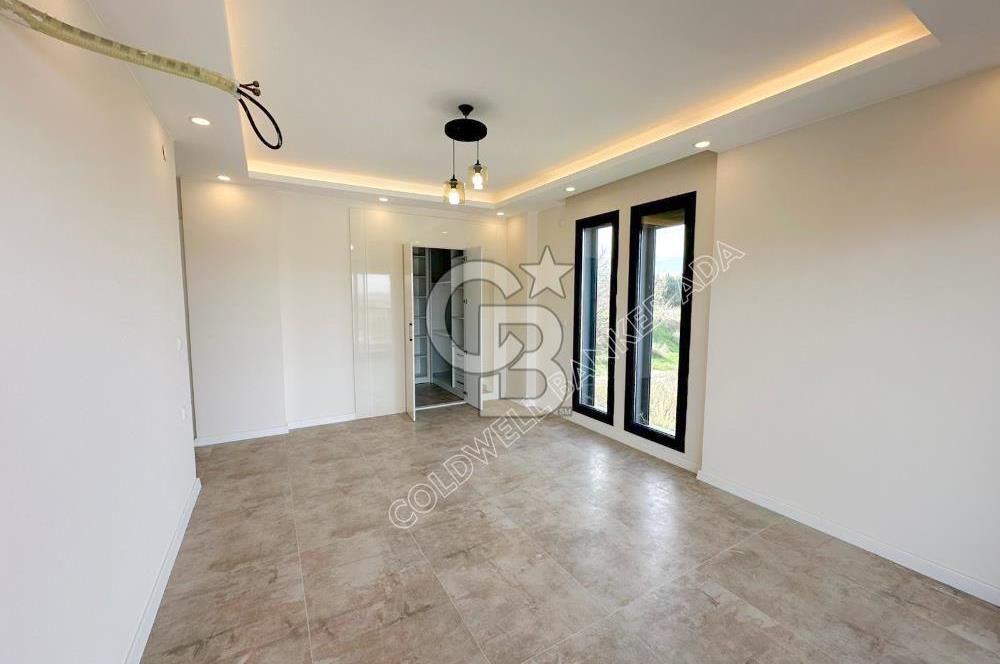 Kuşadası Yaylaköy de deniz manzaralı 7+1 tam müstakil villa