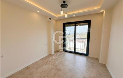 Kuşadası Yaylaköy de deniz manzaralı 7+1 tam müstakil villa