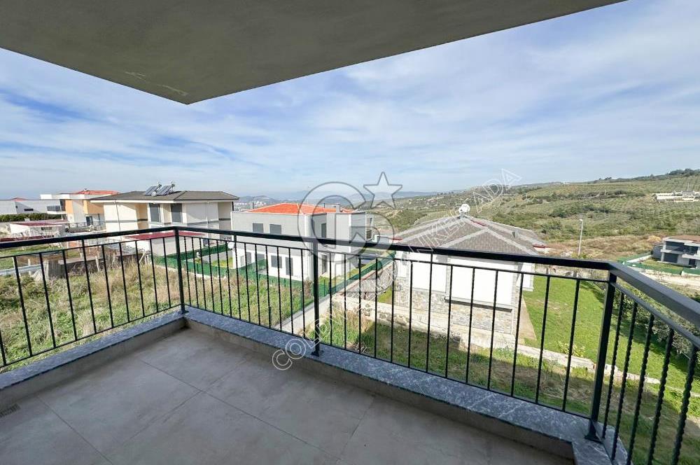 Kuşadası Yaylaköy de deniz manzaralı 7+1 tam müstakil villa