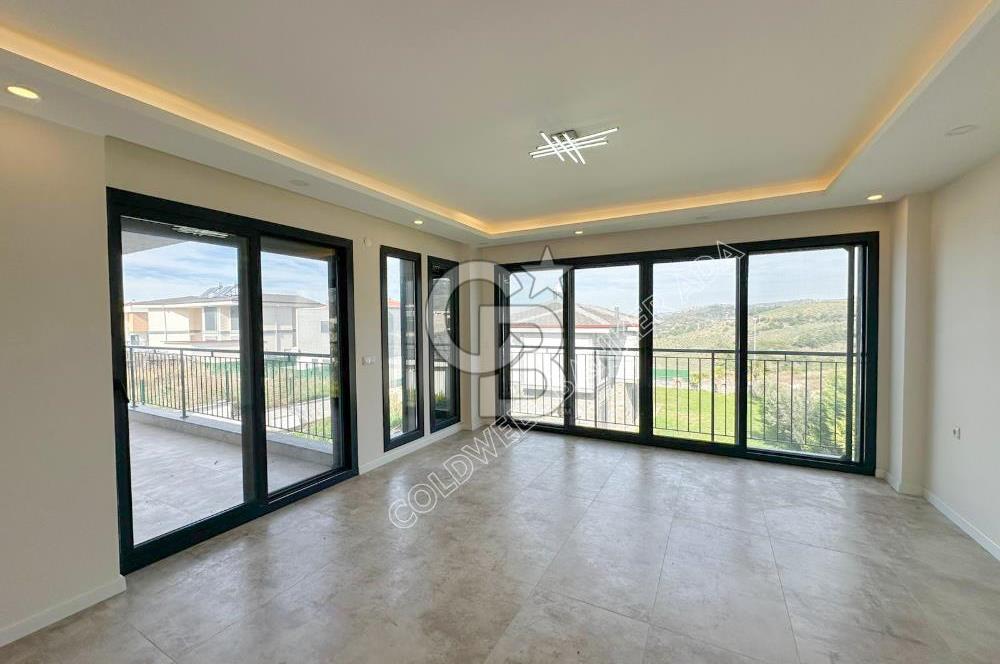 Kuşadası Yaylaköy de deniz manzaralı 7+1 tam müstakil villa