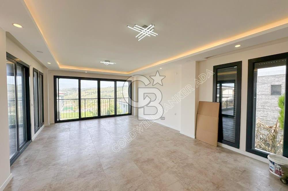 Kuşadası Yaylaköy de deniz manzaralı 7+1 tam müstakil villa