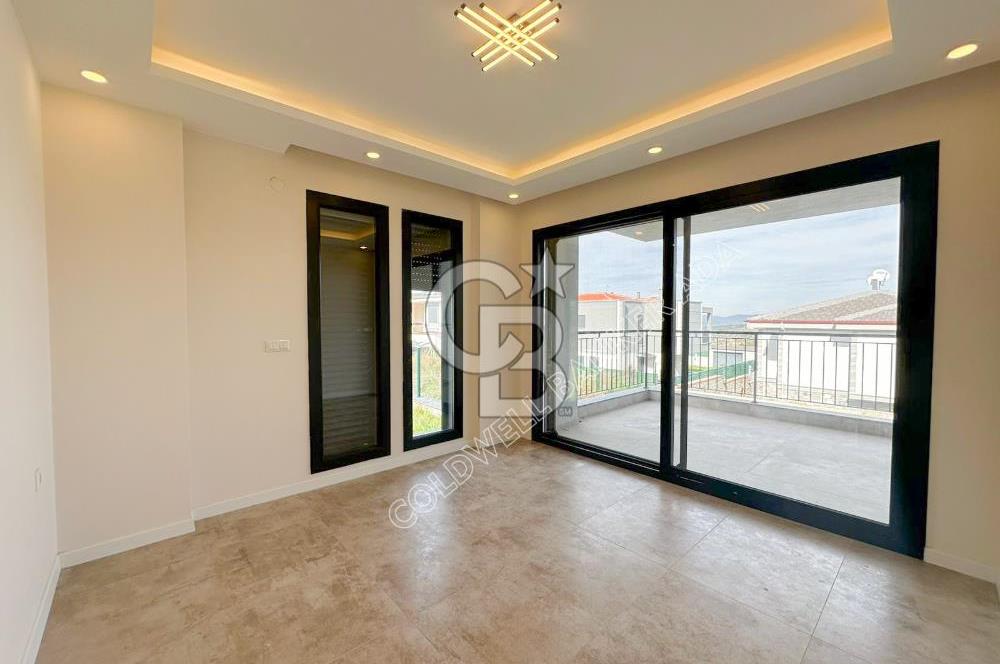 Kuşadası Yaylaköy de deniz manzaralı 7+1 tam müstakil villa