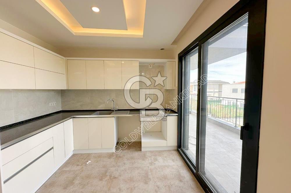 Kuşadası Yaylaköy de deniz manzaralı 7+1 tam müstakil villa