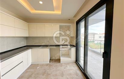 Kuşadası Yaylaköy de deniz manzaralı 7+1 tam müstakil villa