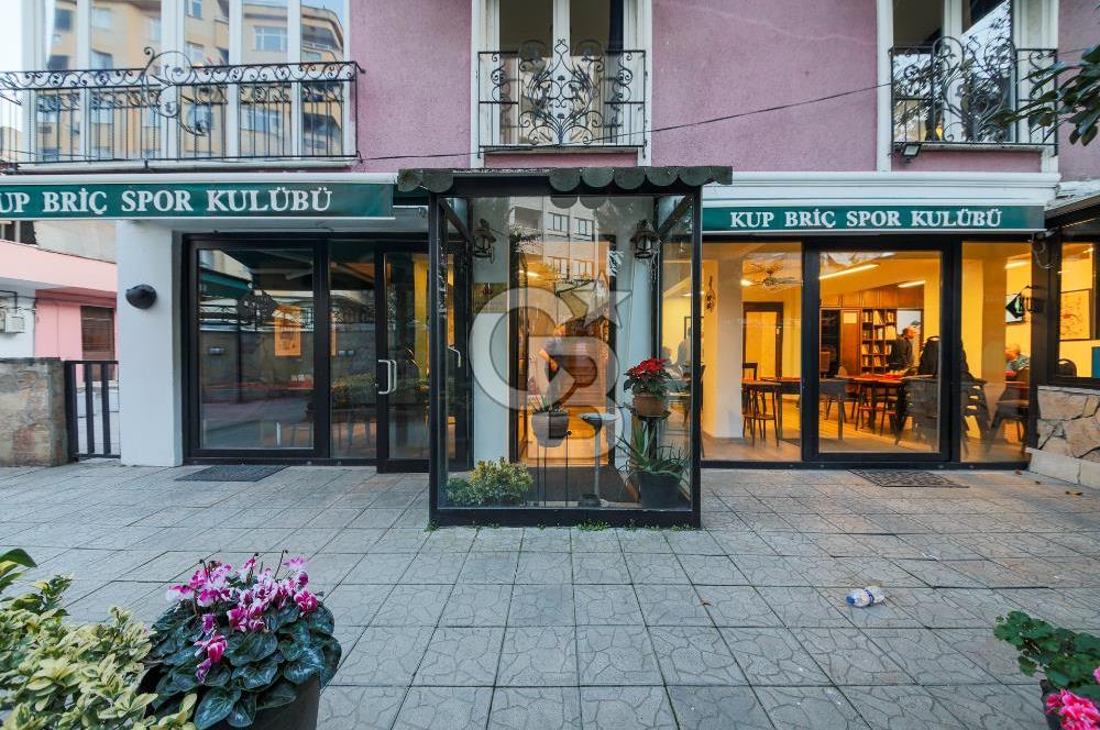 Bostancı Merkezde Köşe Konumlu Satılık Komple Bina