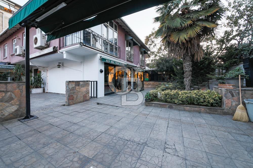 Bostancı Merkezde Köşe Konumlu Satılık Komple Bina