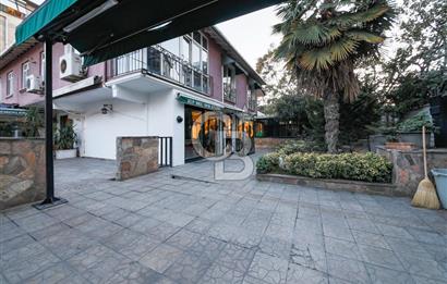 Bostancı Merkezde Köşe Konumlu Satılık Komple Bina