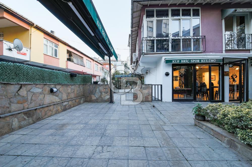 Bostancı Merkezde Köşe Konumlu Satılık Komple Bina