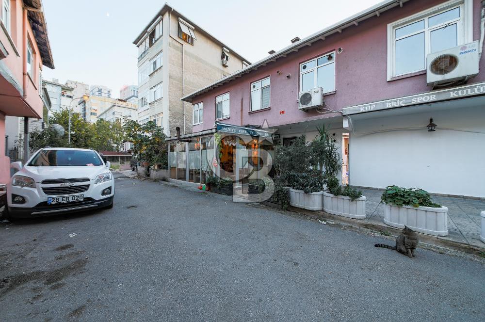 Bostancı Merkezde Köşe Konumlu Satılık Komple Bina