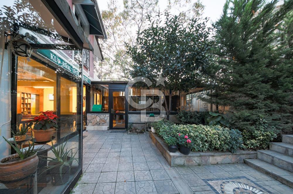 Bostancı Merkezde Köşe Konumlu Satılık Komple Bina