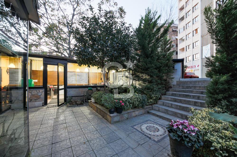 Bostancı Merkezde Köşe Konumlu Satılık Komple Bina