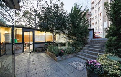 Bostancı Merkezde Köşe Konumlu Satılık Komple Bina