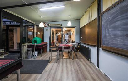 Bostancı Merkezde Köşe Konumlu Satılık Komple Bina