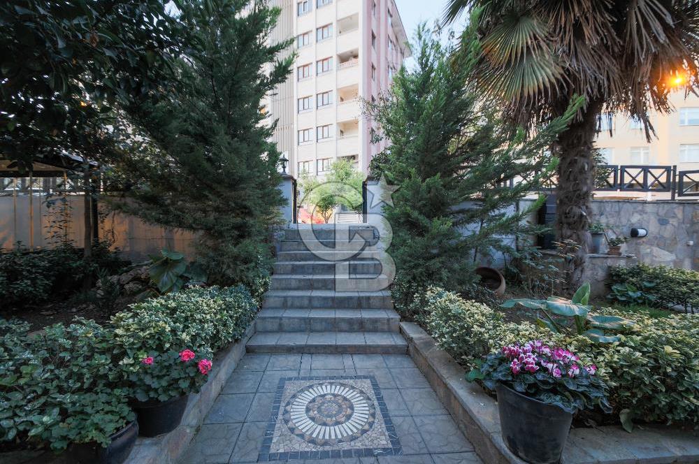 Bostancı Merkezde Köşe Konumlu Satılık Komple Bina