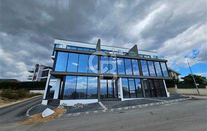 ÖZLÜCE 19 MAYISTA 210 METREKARE TİCARİ ALAN