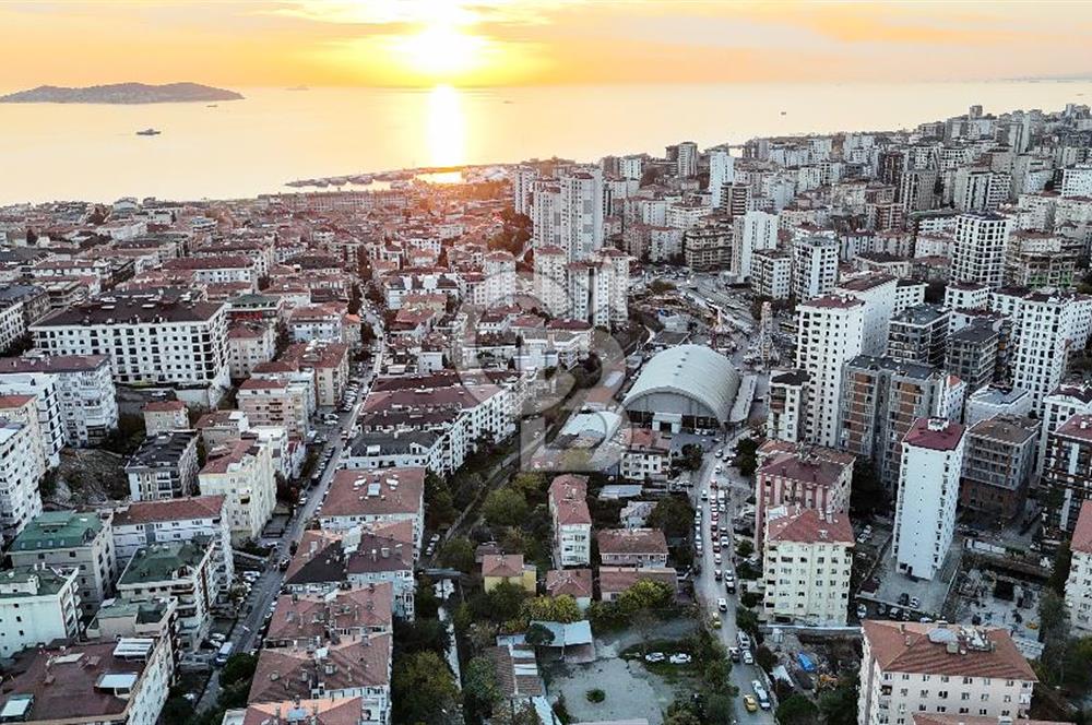 Bostancı Merkezde Köşe Konumlu Satılık Komple Bina