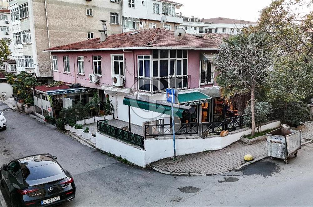 Bostancı Merkezde Köşe Konumlu Satılık Komple Bina