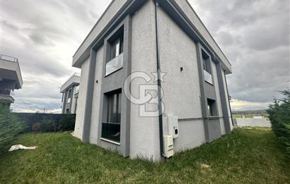 Sakarya'nın Yeni Villa Bölgesinde Müstakil Bahçeli,Havuzlu Villa