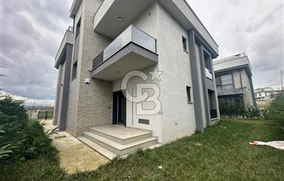 Sakarya'nın Yeni Villa Bölgesinde Müstakil Bahçeli,Havuzlu Villa