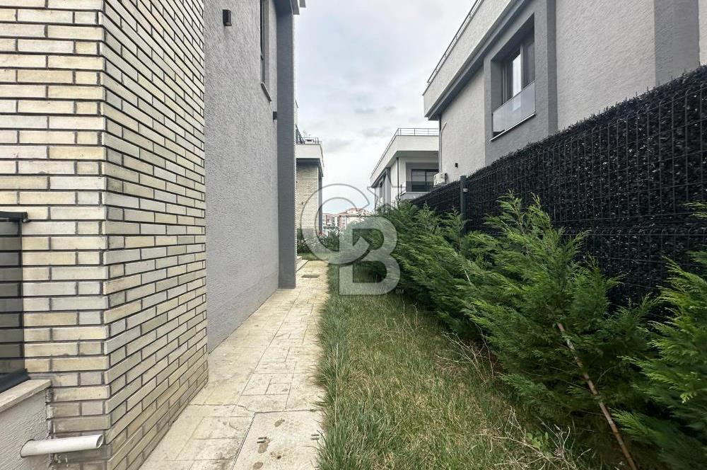 Sakarya'nın Yeni Villa Bölgesinde Müstakil Bahçeli,Havuzlu Villa