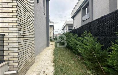 Sakarya'nın Yeni Villa Bölgesinde Müstakil Bahçeli,Havuzlu Villa