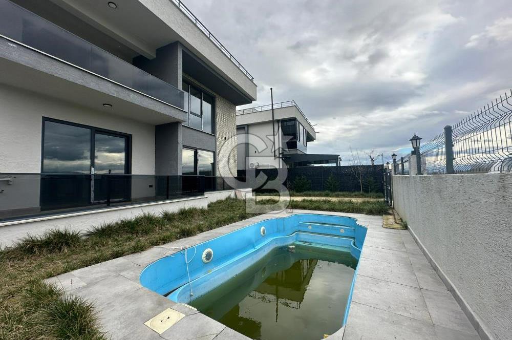 Sakarya'nın Yeni Villa Bölgesinde Müstakil Bahçeli,Havuzlu Villa