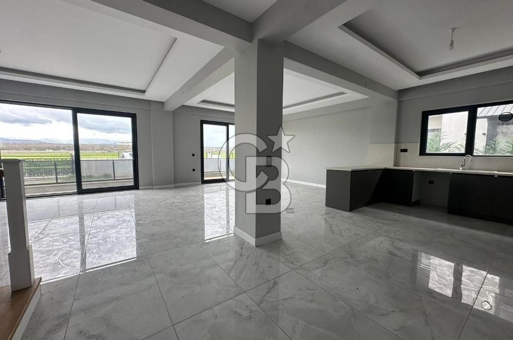 Sakarya'nın Yeni Villa Bölgesinde Müstakil Bahçeli,Havuzlu Villa