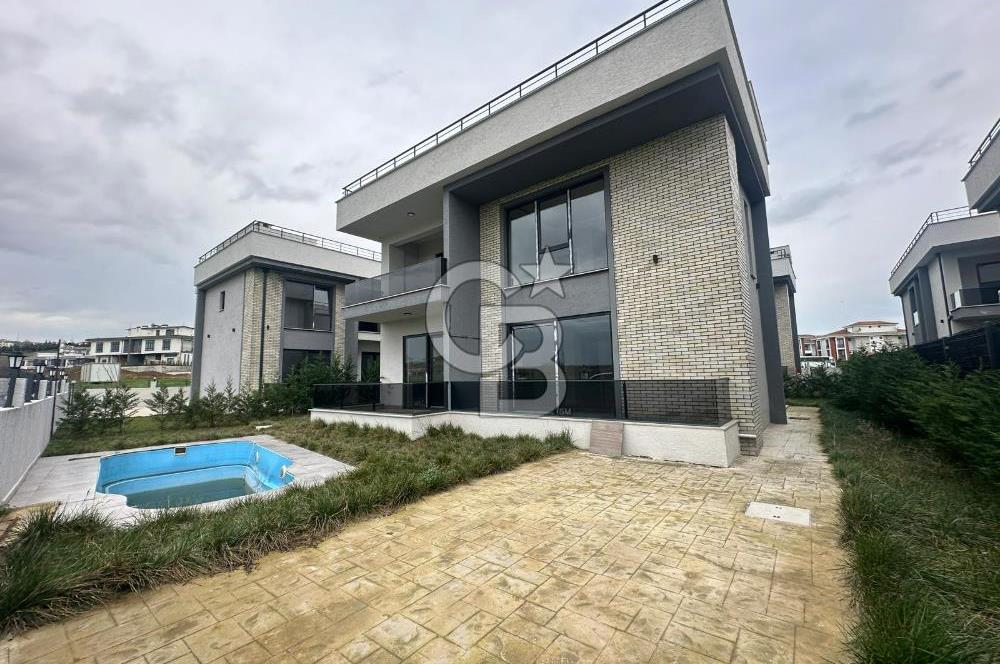 Sakarya'nın Yeni Villa Bölgesinde Müstakil Bahçeli,Havuzlu Villa