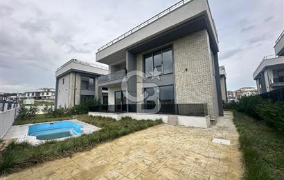 Sakarya'nın Yeni Villa Bölgesinde Müstakil Bahçeli,Havuzlu Villa