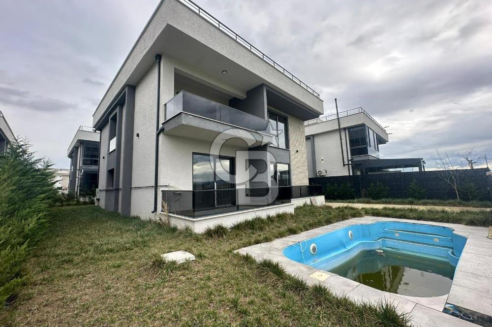 Sakarya'nın Yeni Villa Bölgesinde Müstakil Bahçeli,Havuzlu Villa