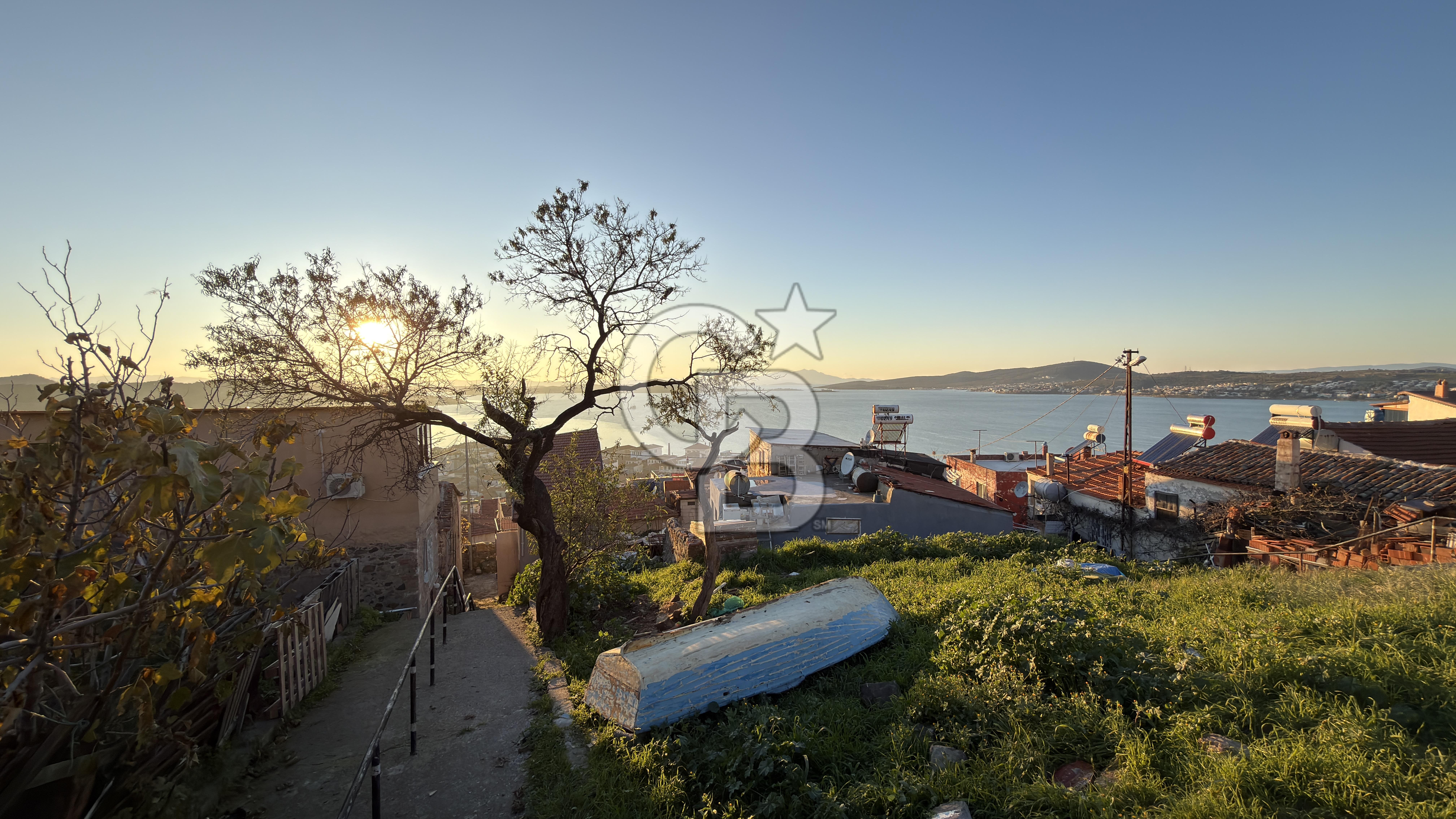 Ayvalık Merkez Satılık Deniz Manzaralı Arsa