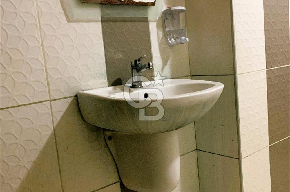 Mithatpaşa Caddesi'nde Satılık Geniş İş Yeri (650m²)