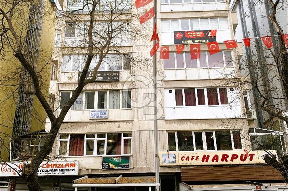 Mithatpaşa Caddesi'nde Satılık Geniş İş Yeri (650m²)