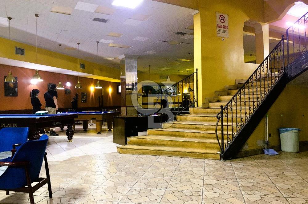 Mithatpaşa Caddesi'nde Satılık Geniş İş Yeri (650m²)