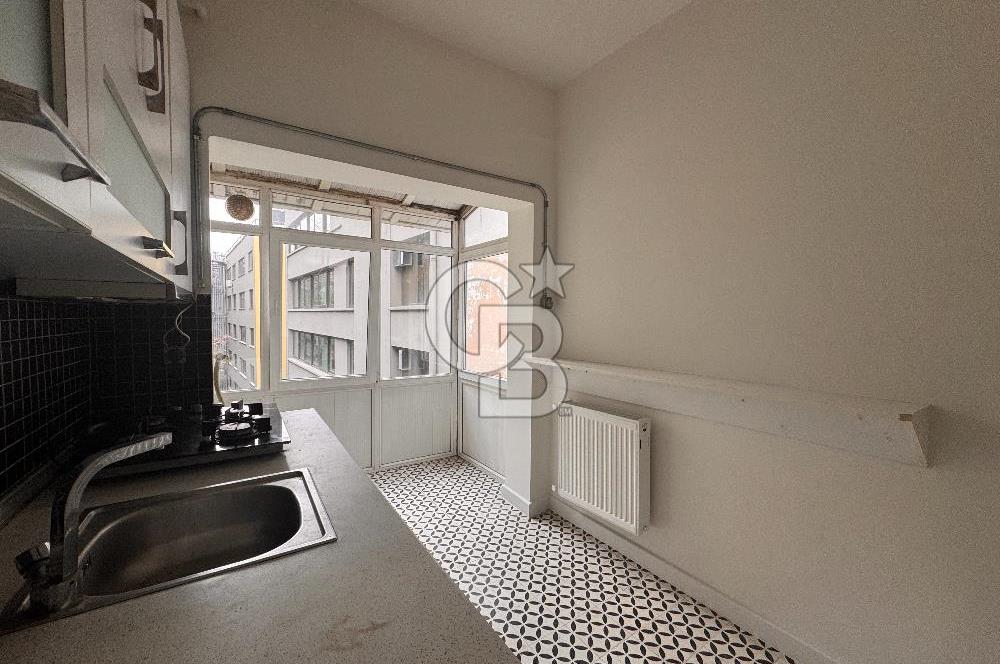 Cihangir’de Galataport’a Komşu Teraslı Ofis&Yaşam İçin İdeal 2+1 Kiralık Daire 