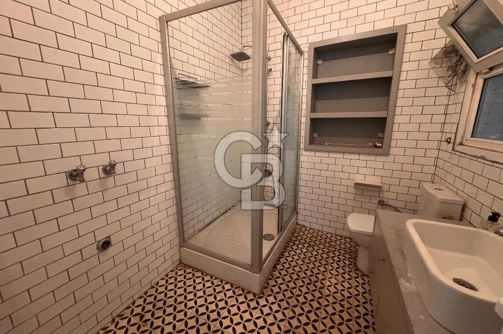 Cihangir’de Galataport’a Komşu Teraslı Ofis&Yaşam İçin İdeal 2+1 Kiralık Daire 