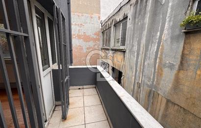 Cihangir’de Galataport’a Komşu Teraslı Ofis&Yaşam İçin İdeal 2+1 Kiralık Daire 