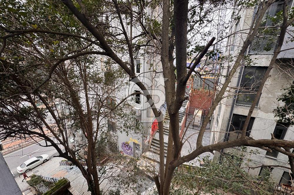 Cihangir’de Galataport’a Komşu Teraslı Ofis&Yaşam İçin İdeal 2+1 Kiralık Daire 