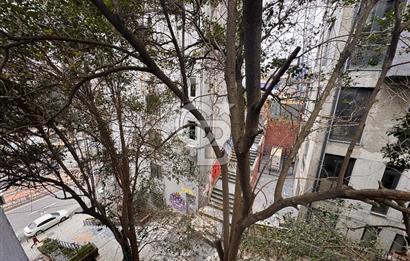Cihangir’de Galataport’a Komşu Teraslı Ofis&Yaşam İçin İdeal 2+1 Kiralık Daire 