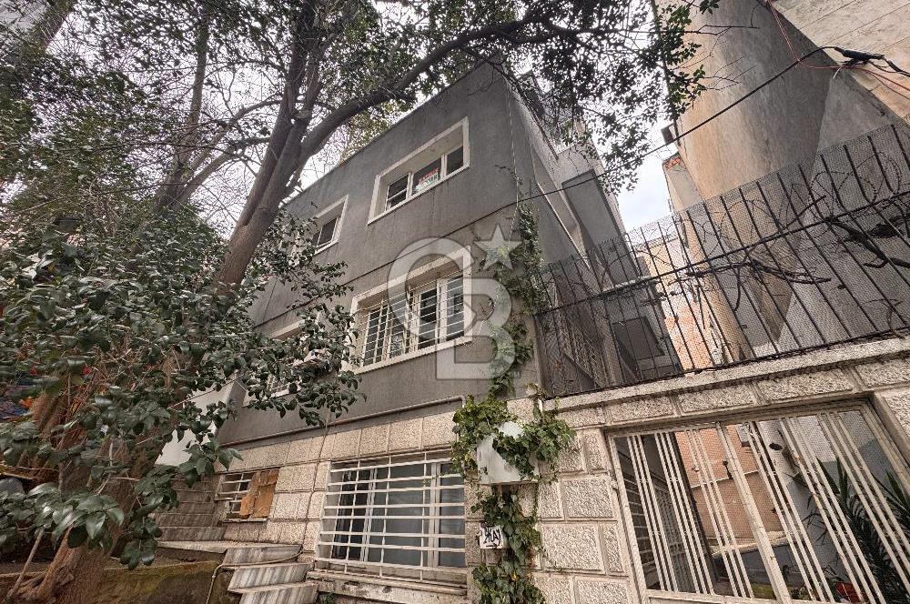 Cihangir’de Galataport’a Komşu Teraslı Ofis&Yaşam İçin İdeal 2+1 Kiralık Daire 